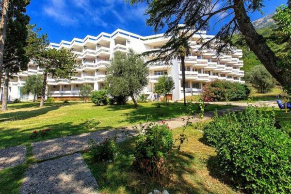 hotel-korali-sutomore-mayak-tours-1