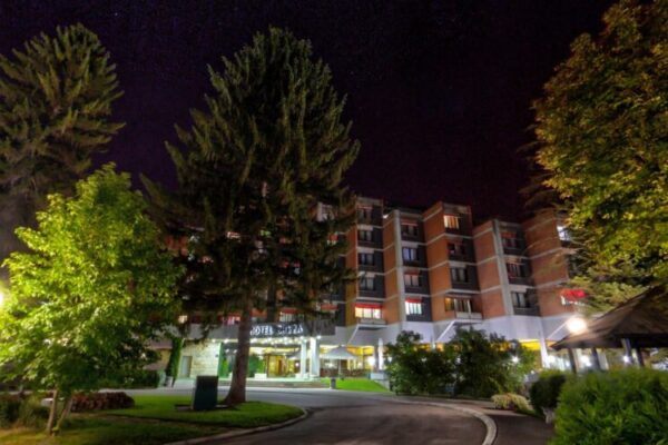 04-dsc719567-panoramainsert-copy2020-09-2108-58-20screenshotjpg