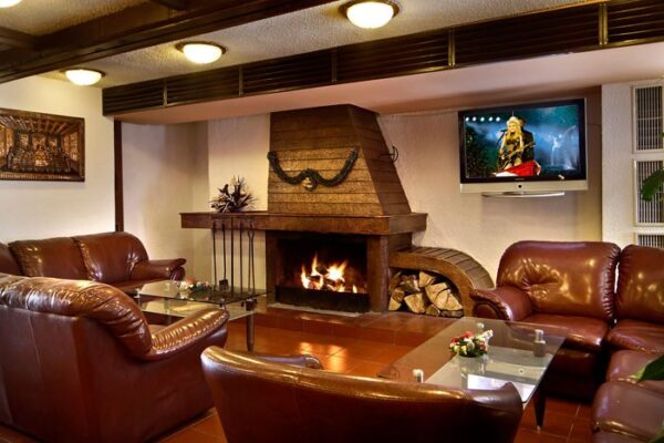 1024x_1507027421-hotel-flora-lobby-bar