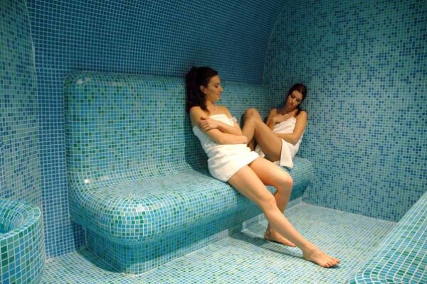 1024x_1507027421-hotel-flora-parna-bania