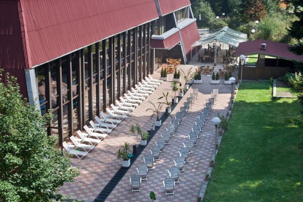 1024x_1570617302-pool_01