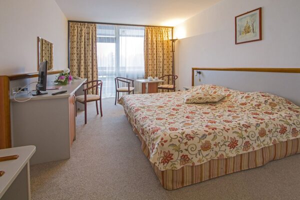 1024x_1570617303-r_lux_a