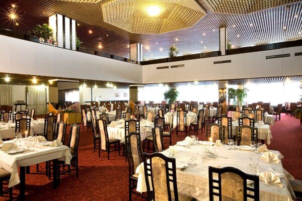 1024x_1570617304-r_s_01