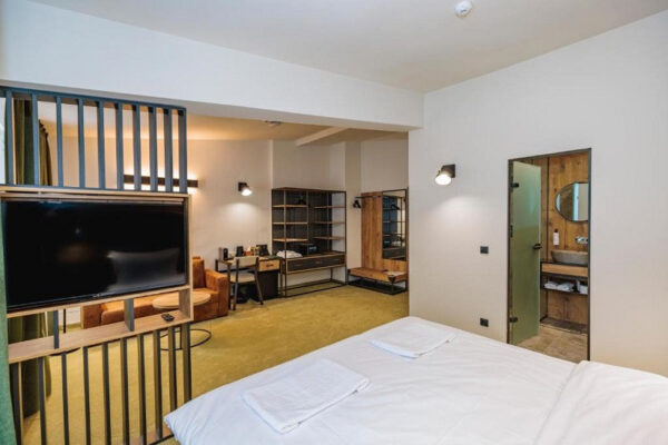 1024x_1664195953-Studio1