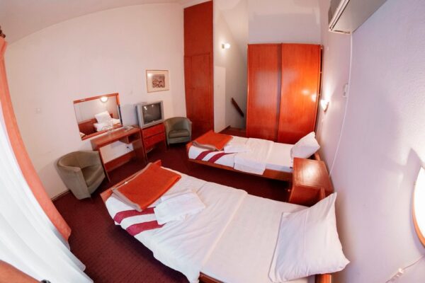 1594898320-1577178140-junakovic-166-of-444