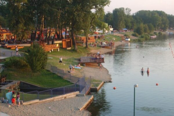 1_es9FmThdj4bAN_vyuK-UGA