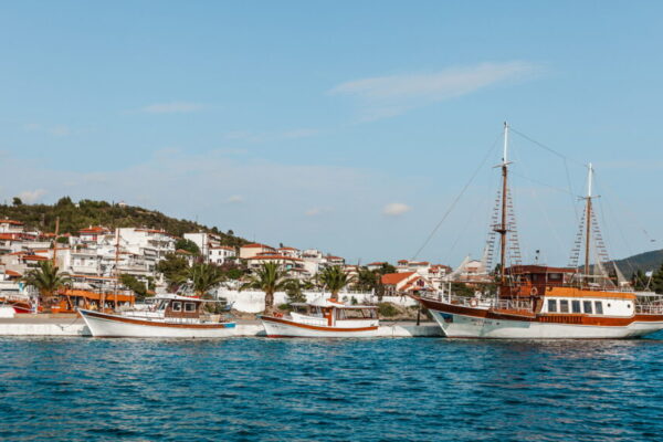 9951_Neos-Marmaras-Tourist-Boat