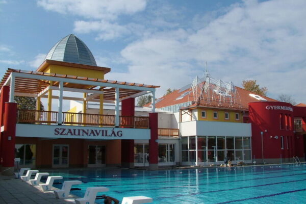 Accent Colosseum Galeria Szent Erzsebet 1280px 013