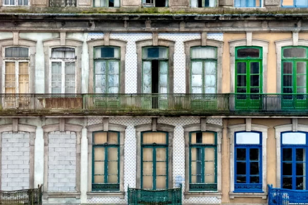 building-facade-lisbon-GettyImages-162743159