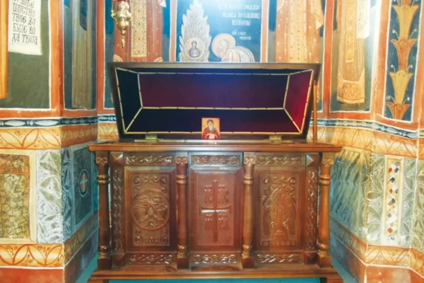 kivot-prepodobnog-Zosima