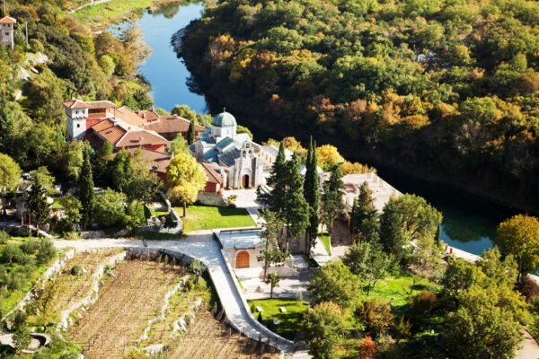 manastir-tvrdos-trebinje-vodic-za-putovanje-globusnis1