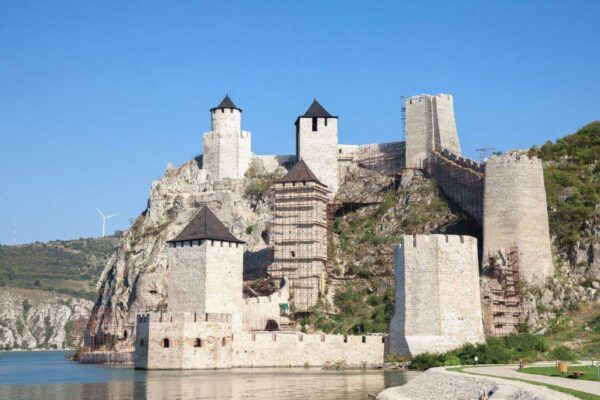 mesto_stalnog_sukoba_golubacka_tvrdjava_istorija_i_legende_766350019