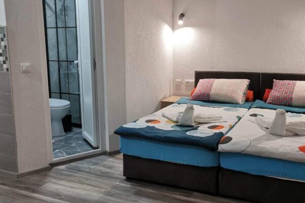 received_1865618593773696