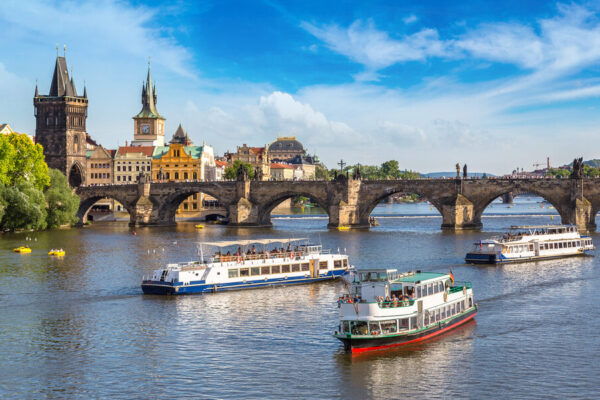 Panoramic,View,Of,Charles,Bridge,In,Prague,In,A,Beautiful