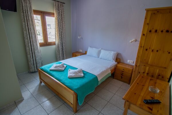 vila-eirini-klimis-potos-omniturs-02