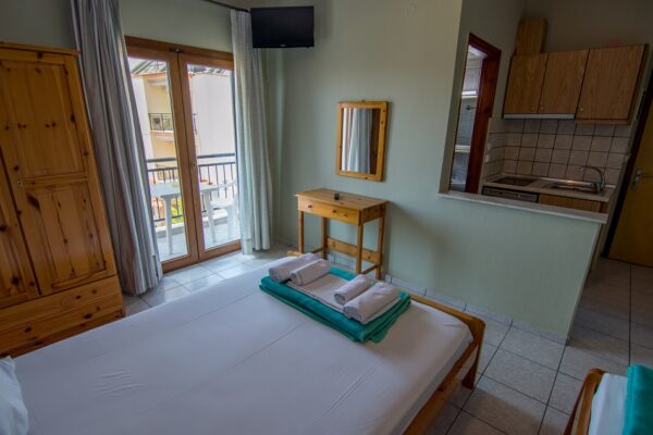 vila-eirini-klimis-potos-omniturs-08