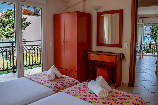 vila-panos-limenas-thassos-omniturs-05